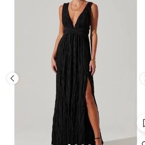 Astr The Labl Black Pleated Maxi Dress